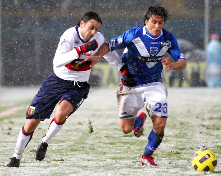 Palladino con la maglia del Genoa contro il Brescia