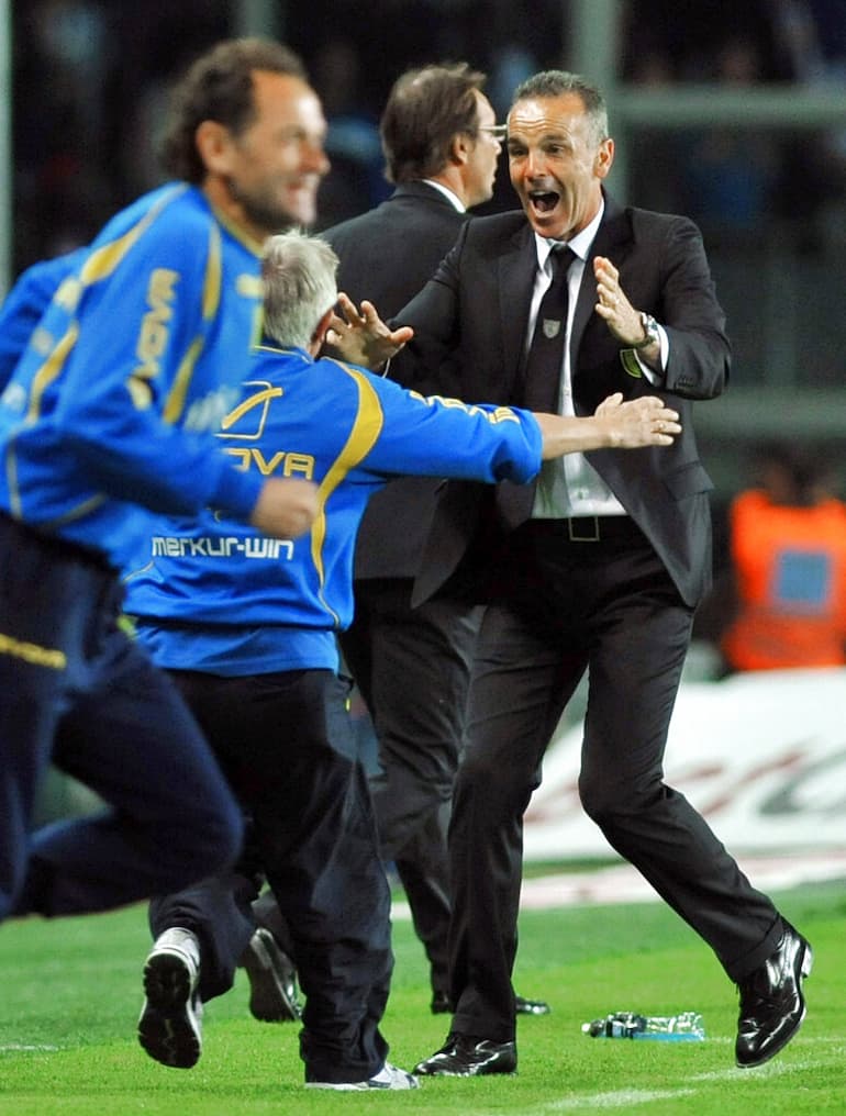 Pioli esulta davanti alla panchina del Chievo!