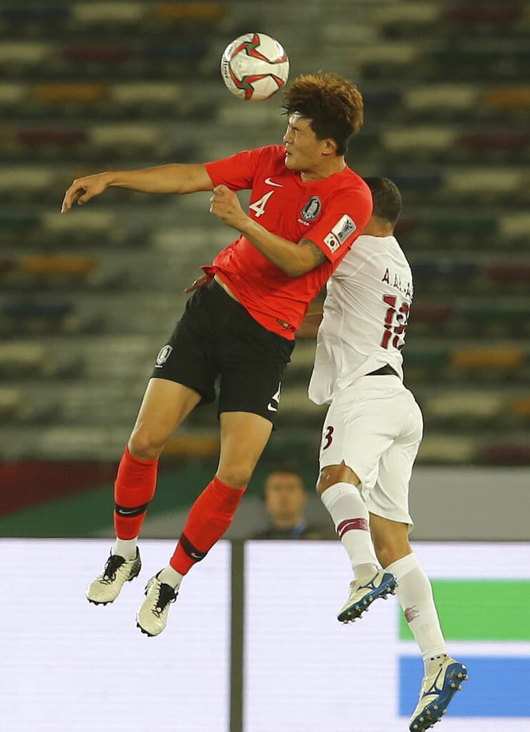 Lo straordinario stacco aere del difensore sudcoreano!