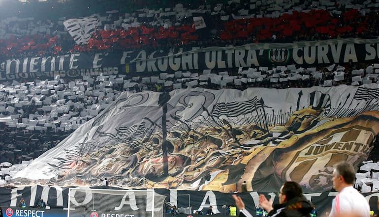 La coreografia dei tifosi bianconeri!
