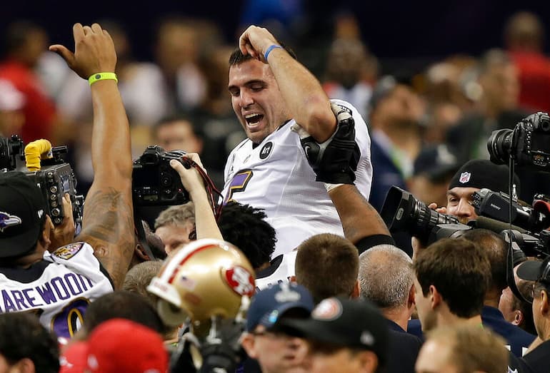 Joe Flacco portato in trionfo