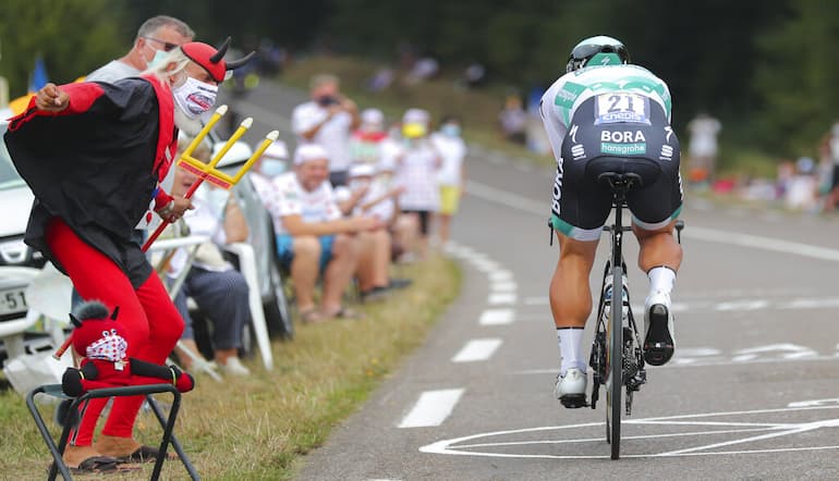 Un tifoso incoraggia Sagat!