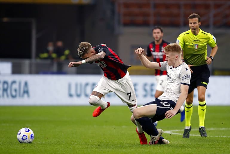Schouten in azione contro il Milan!