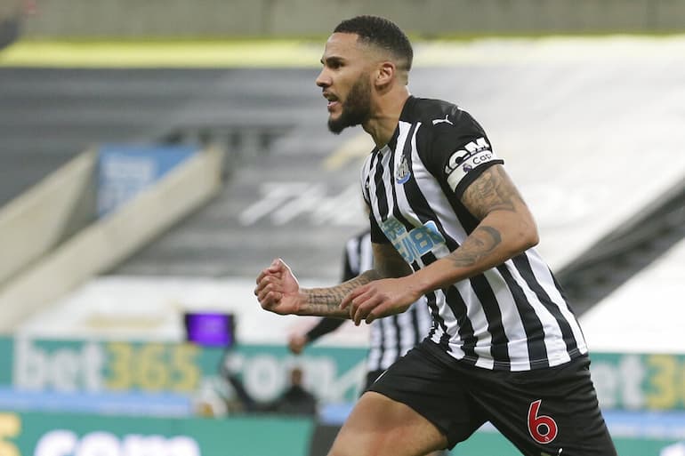 Per Jamaal Lascelles oltre 3 milioni l'anno