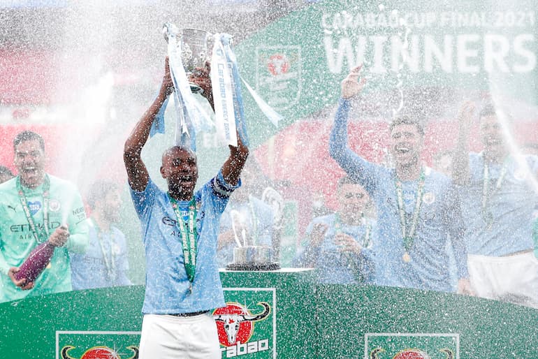 Fernandinho alza la League Cup 2021!