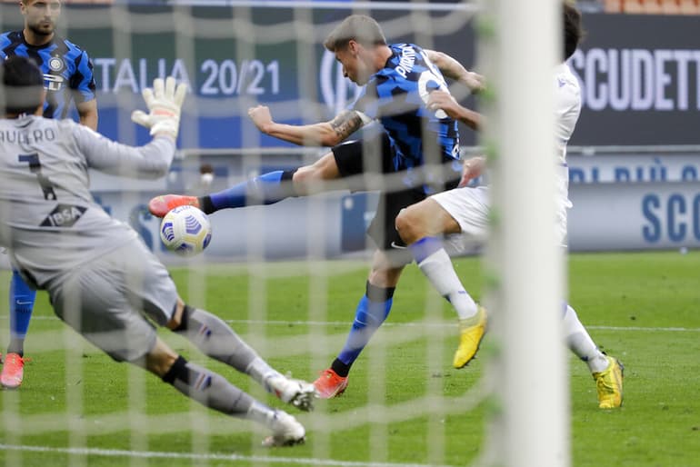 Un'acrobazia di Pinamonti!