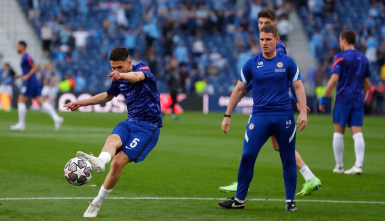 Il riscaldamento di Jorginho ad Oporto!