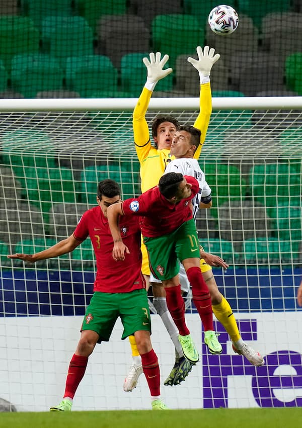 Carnesecchi a difesa della porta della Under 21