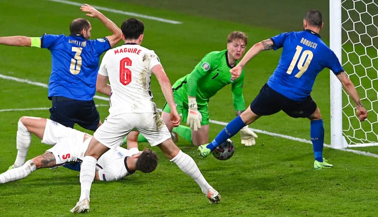 Il gol di Bonucci in finale a Wembley!