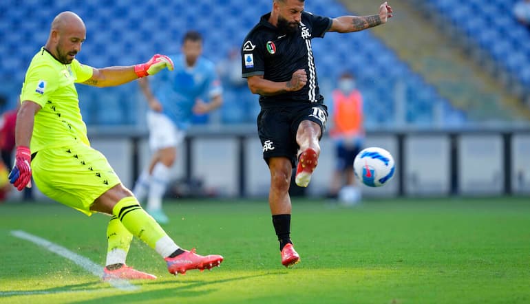 Reina inizia l'azione d'attacco