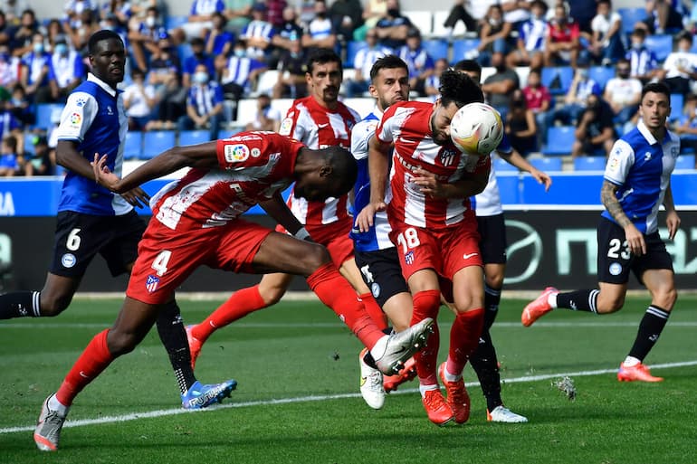 Felipe colpisce di testa!