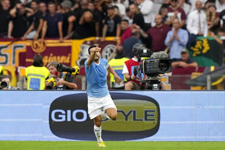 Pedro esulta dopo il gol al derby!