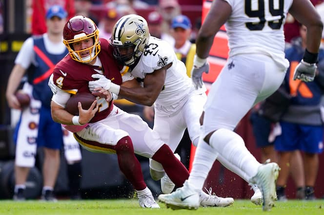 Il quarterback di Washington Taylor Heinicke è "sacked" dal free safety Marcus Williams di New Orleans Saints!