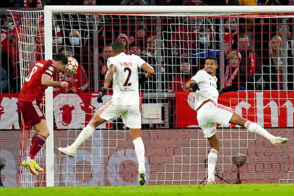 Lewa in gol in Champions contro il Benfica!