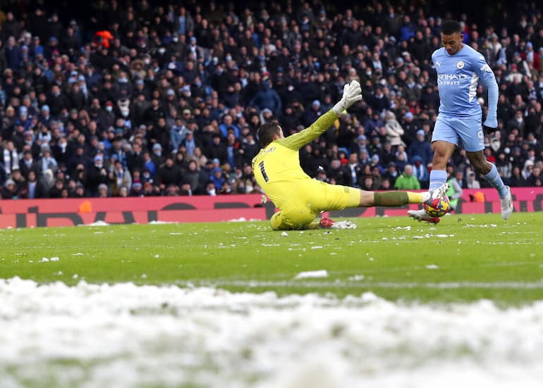 Un salvataggio di Fabianski!