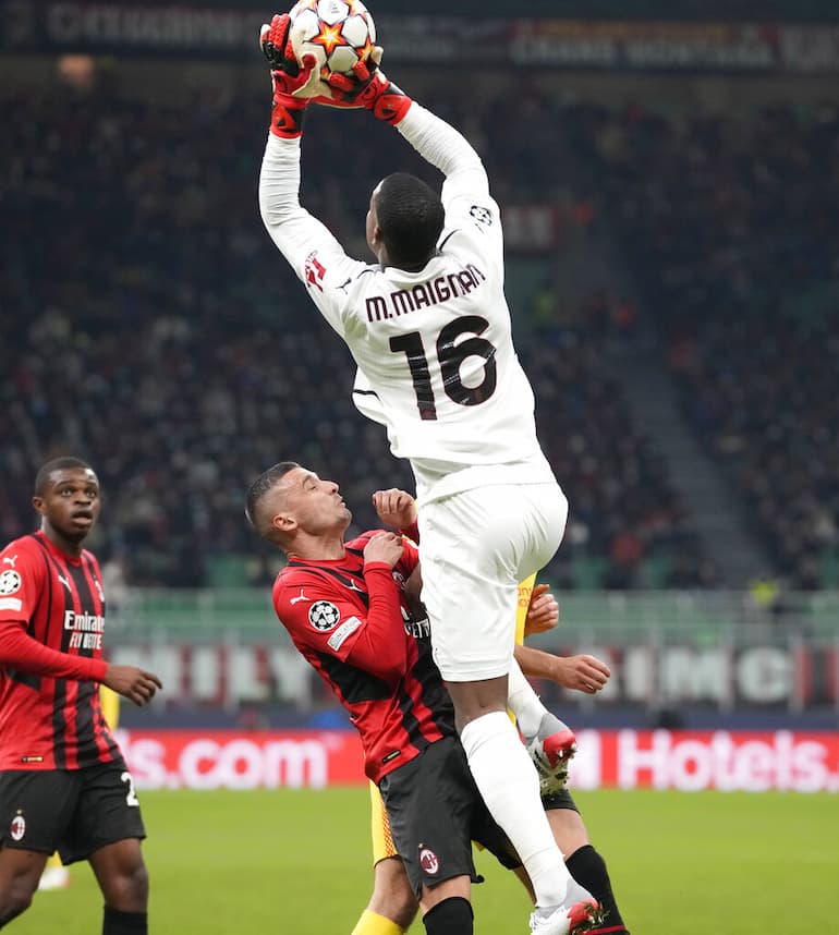 Il fortissimo portiere francese!