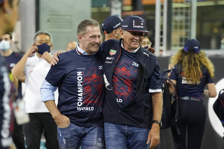 Jos Vertappen con un membro del Team!