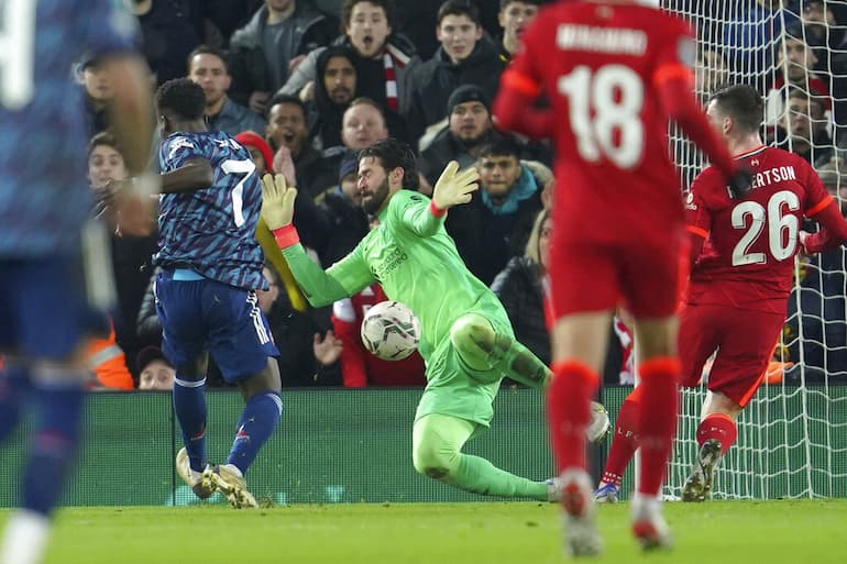 Bukayo Saka davanti al portiere più forte del mondo!