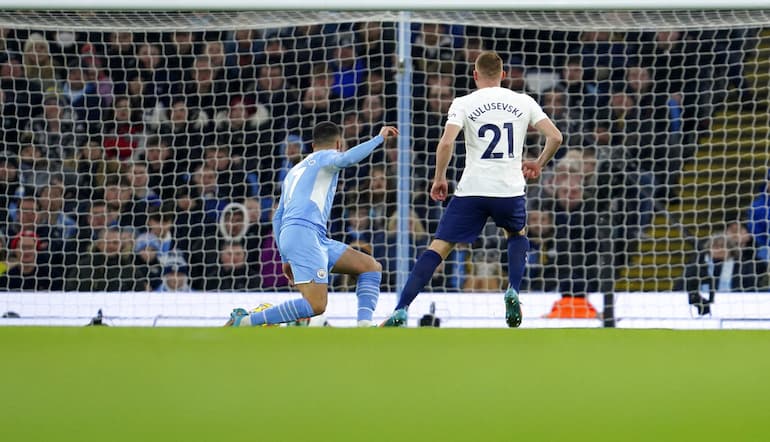 Kulu in gol sul campo del City!