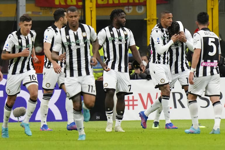 L'esultanza dei calciatori dell'Udinese a San Siro!