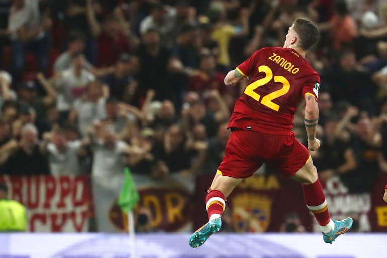 L'esultanza di Zaniolo a Tirana