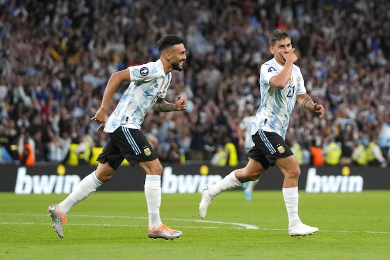 L'esultanza di Dybala a Wembley