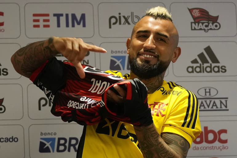 Vidal il giorno della presentazione con il Flamengo