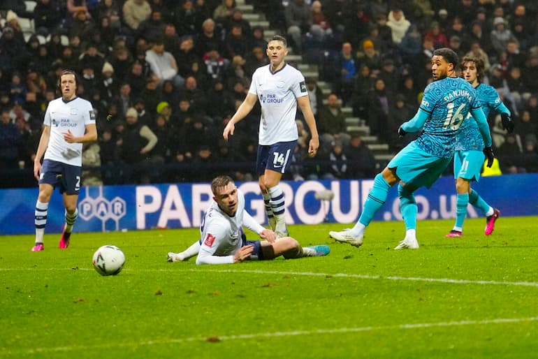 Danjuma, nuovo esterno offensivo degli Spurs