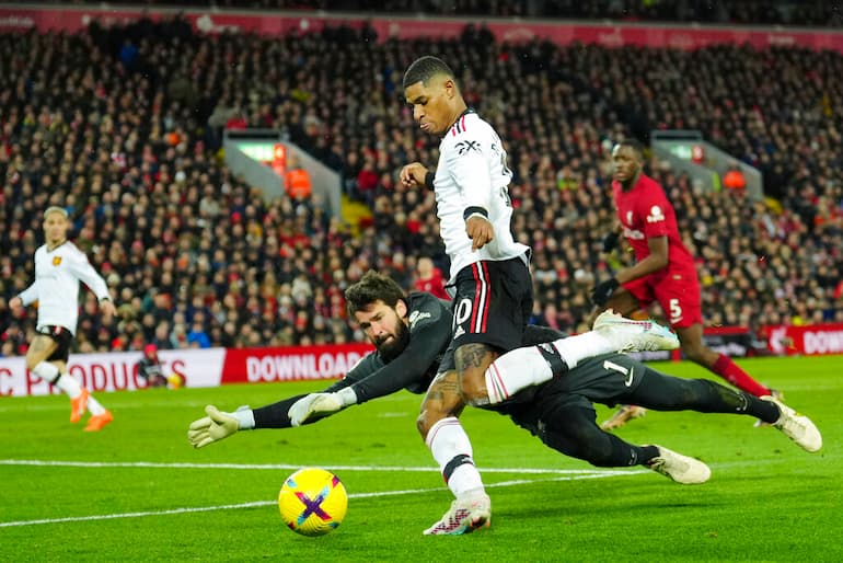 Un'uscita perfetta di Alisson!