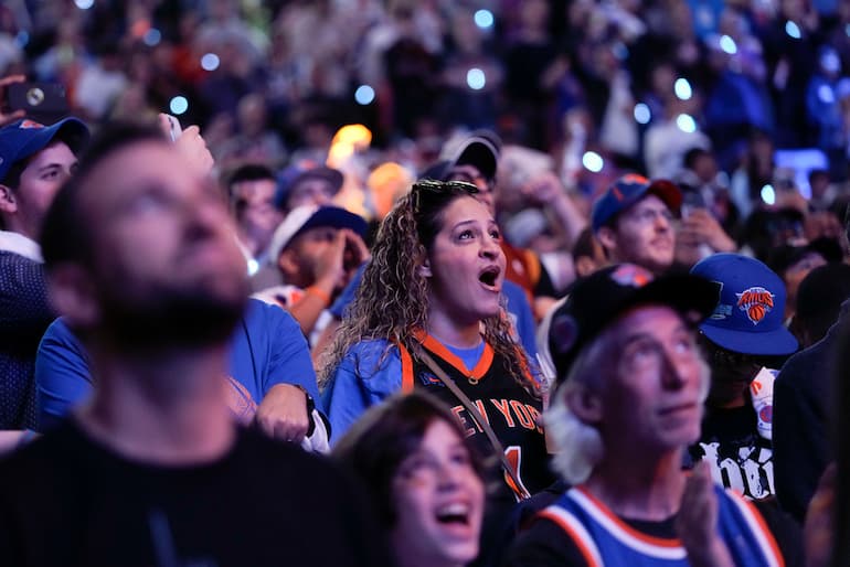 Tifosi dei Knicks contro Cleveland