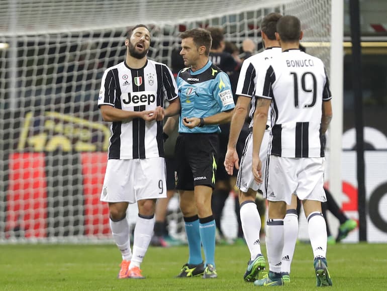 Higuain con la maglia bianconera!