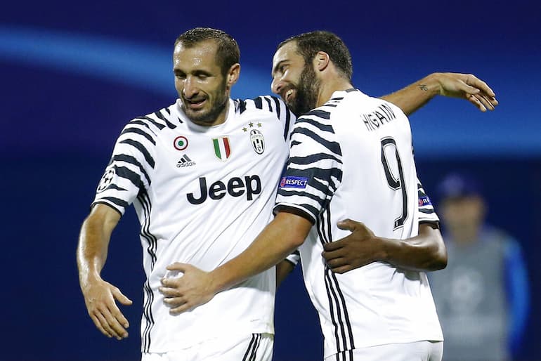 Higuain all'esordio in Champions con la Juve