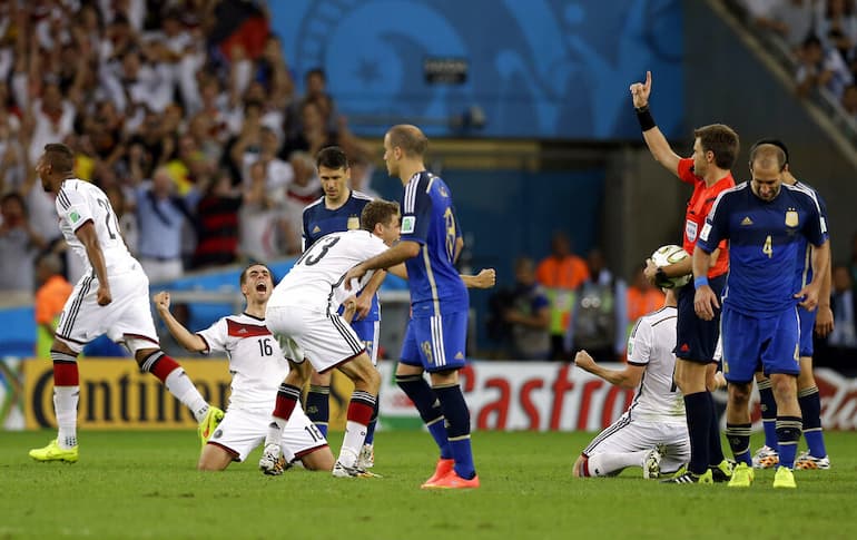 Il triplice fischio di Rizzoli al Maraca