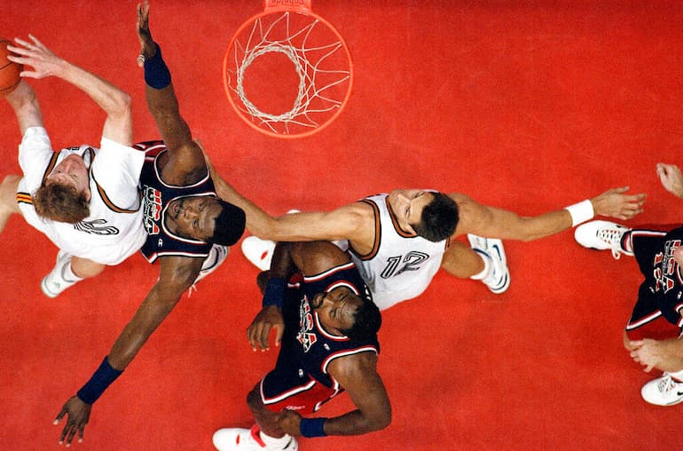 Patrick Ewing e Karl Malone contro la Germania a Barcellona 1992!