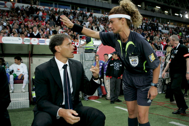 Nicole Petignat parla con Marco van Basten!