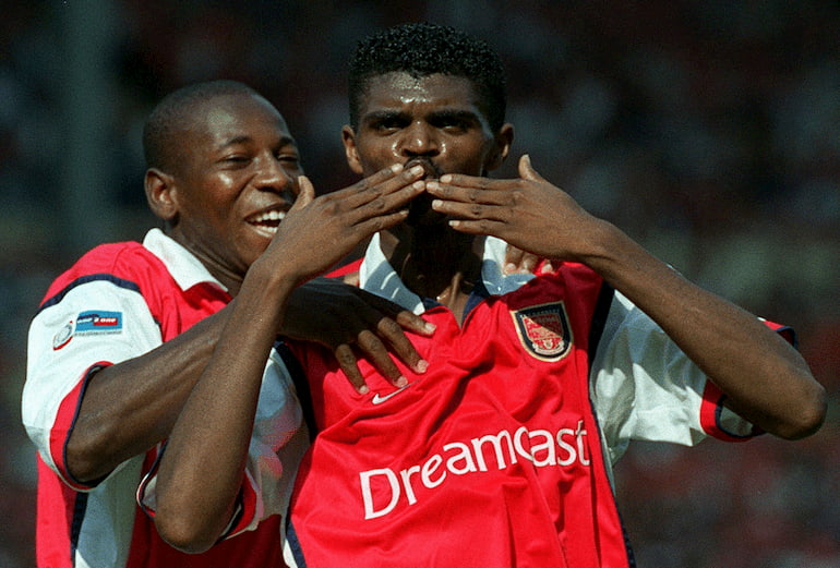 Kanu con la maglia dell'Arsenal!