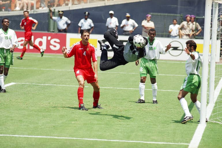 Un tuffo acrobatico di Mohamed Al-Deayea!