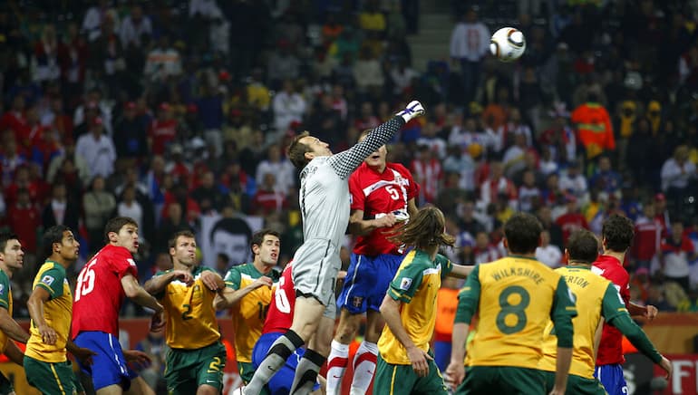 Mark Schwarzer nel 2010 contro la Serbia!