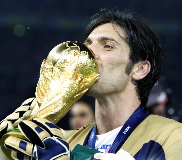 Buffon con la Coppa del Mondo!