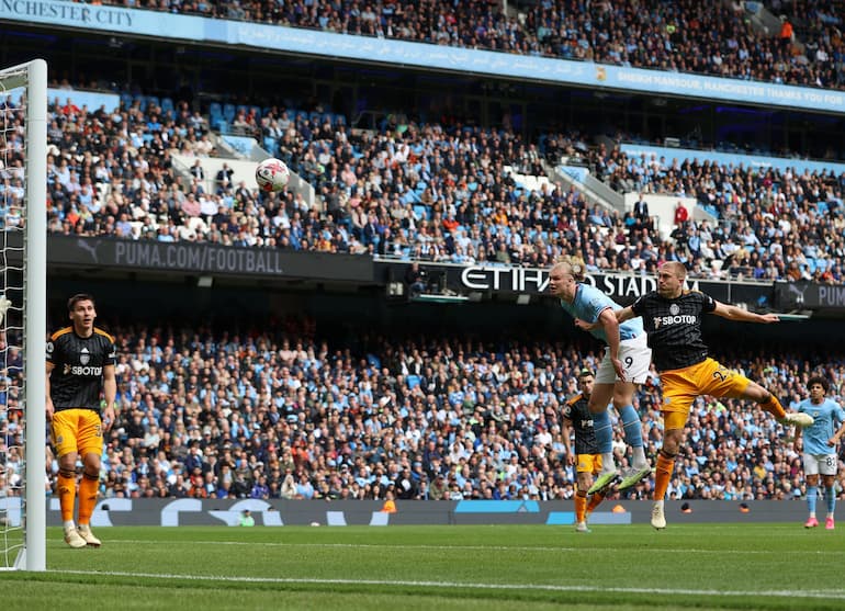 Haaland in elevazione aerea