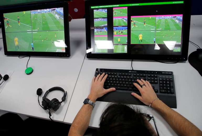 La postazione di VAR e AVAR
