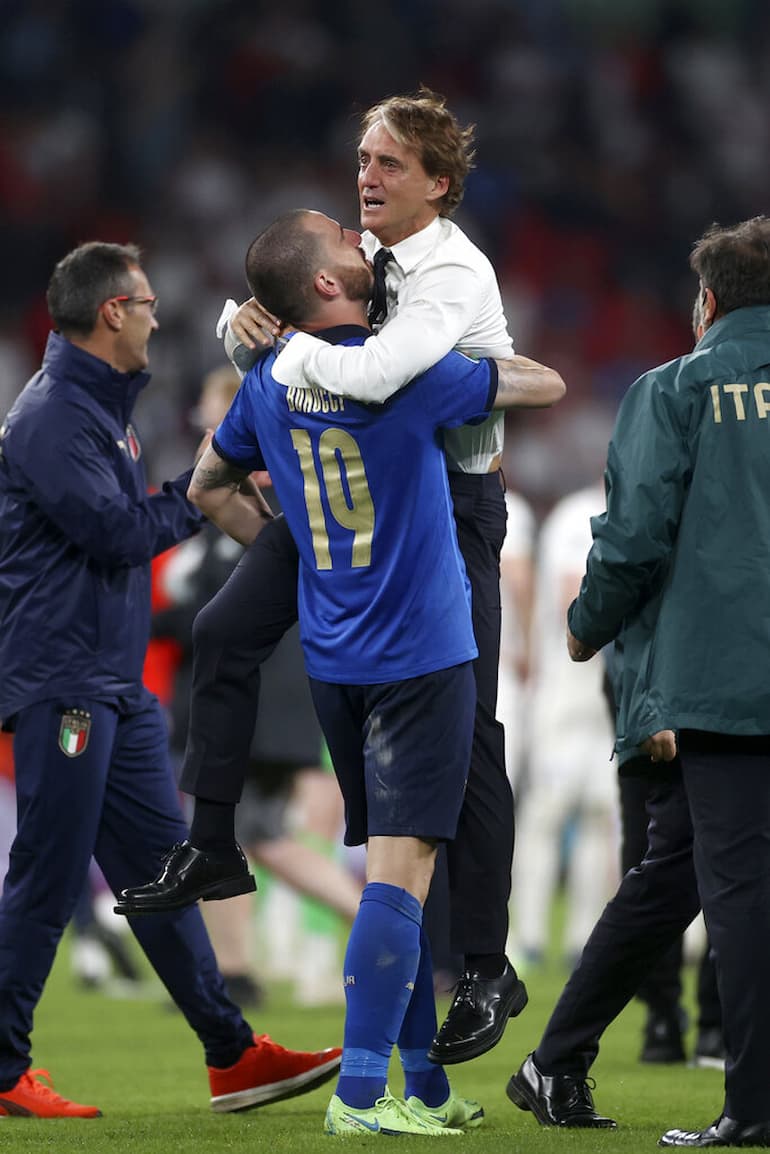 Roberto Mancini esulta con Bonucci