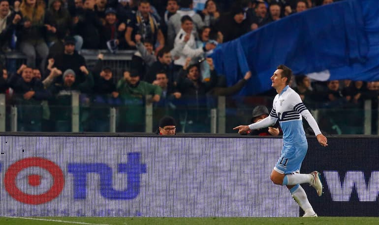 La gioia di Klose sotto la Nord!