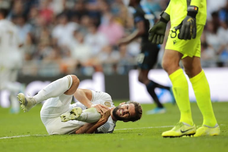 Nacho si tocca il ginocchio!