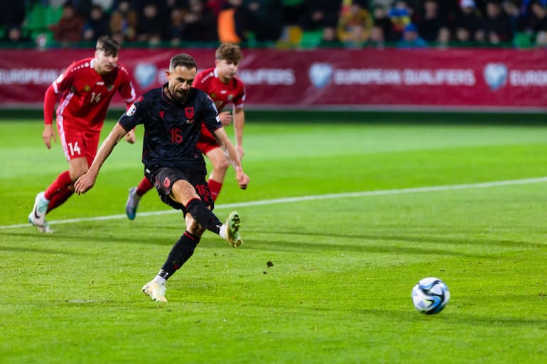 Nedim Bajrami, talento, spesso inespresso, del calcio albanese