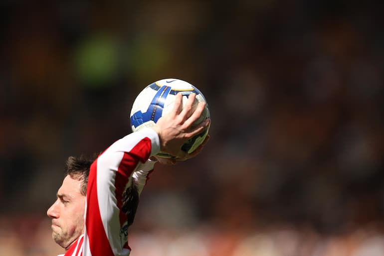 Rory Delap batte una rimessa laterale