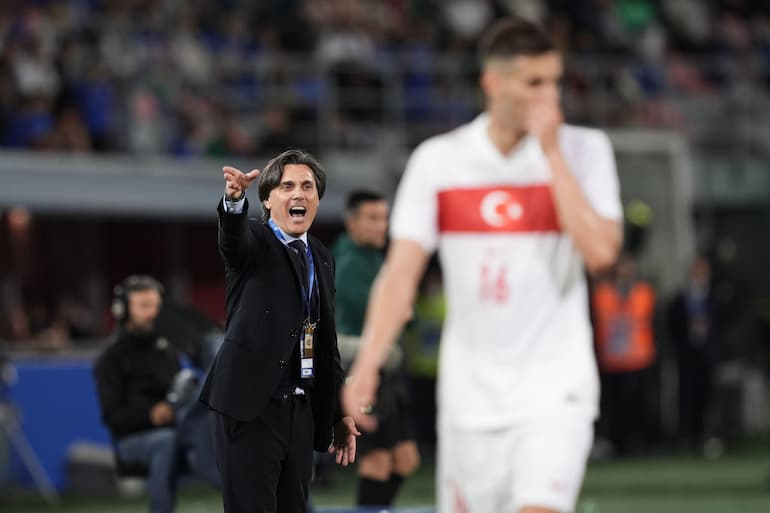 Montella durante l'amichevole di Bologna contro l'Italia