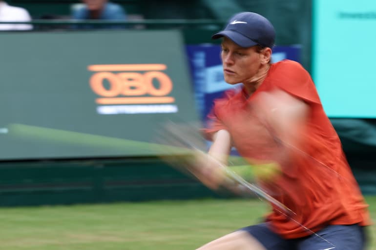 Sinner è il primo italiano a vincere Halle