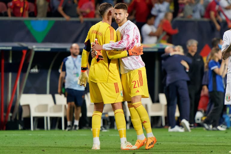 Vicario con Donnarumma