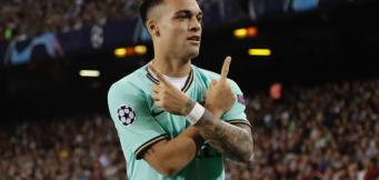 L'esultanza di Lautaro Martinez al Camp Nou